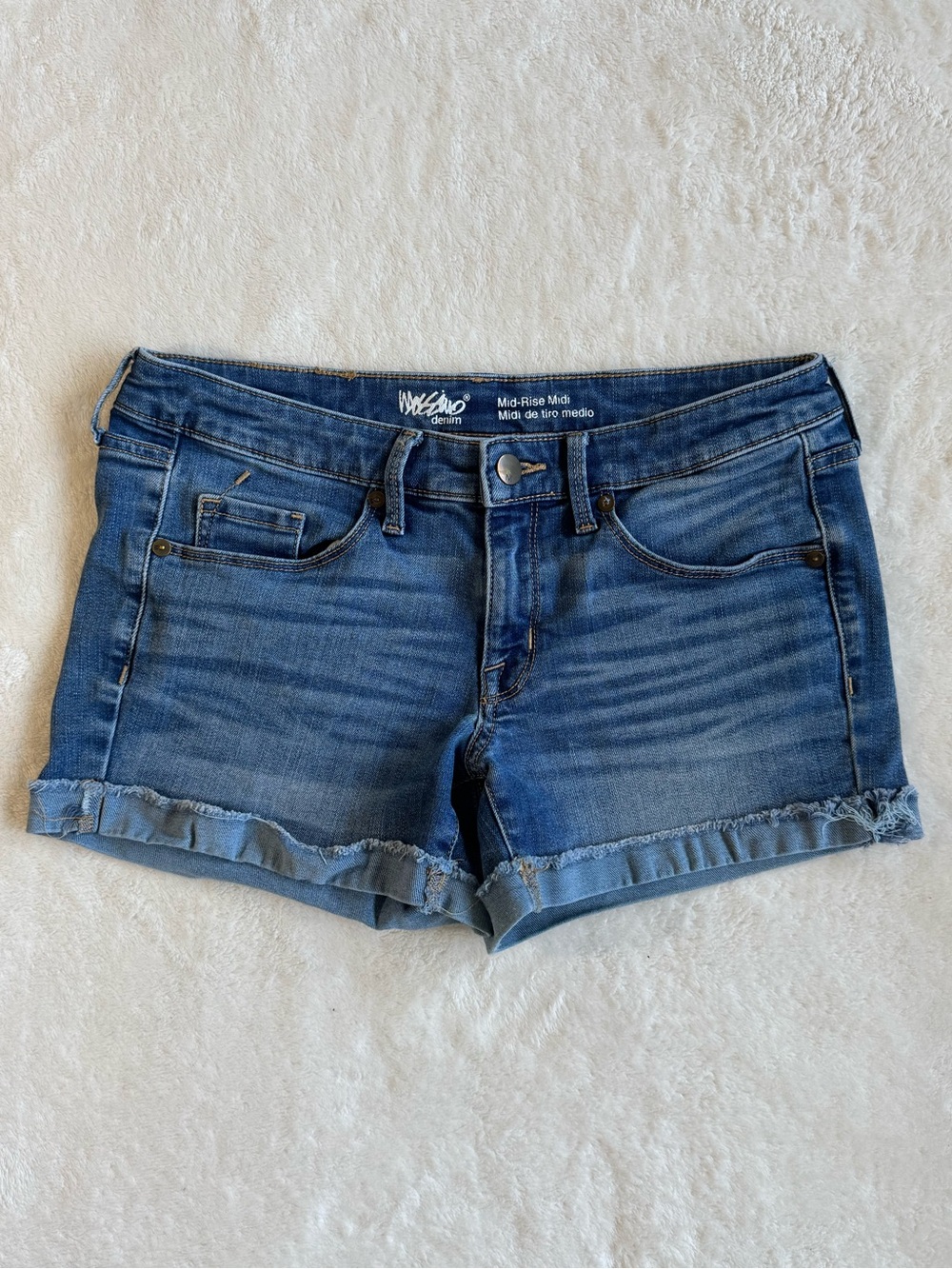 Mossimo Mid-Rise Midi Denim Shorts Frayed Hem Medium Wash Size 4/27